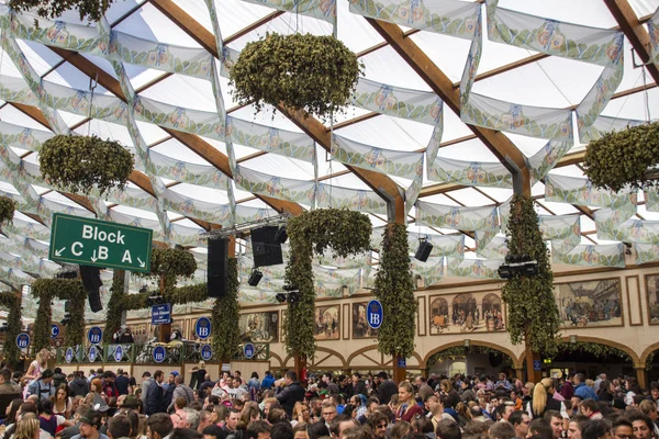 Tenda Hofbraeu all'Oktoberfest di Monaco, Germania, 2015 — Foto Stock