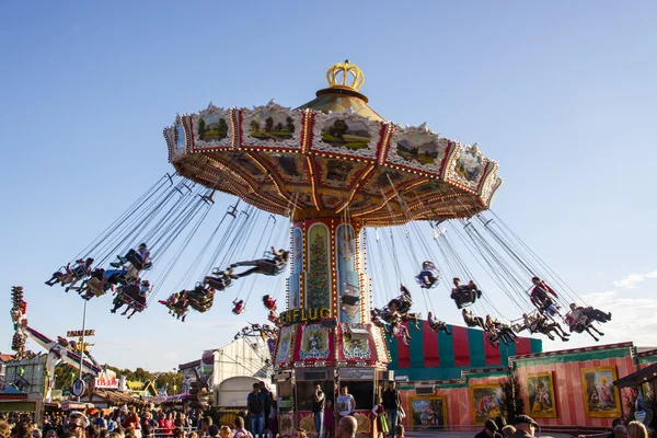 Karuzela Wellenflug na Oktoberfest w Monachium, Niemcy, 2015 — Zdjęcie stockowe