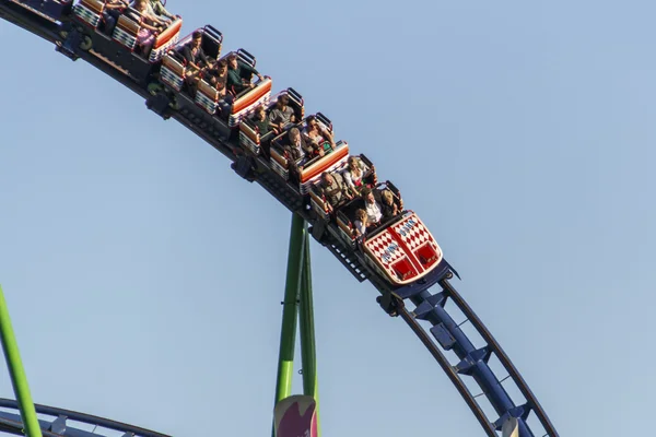 Jeździć roller coaster na Oktoberfest w Monachium, Niemcy, 2015 — Zdjęcie stockowe