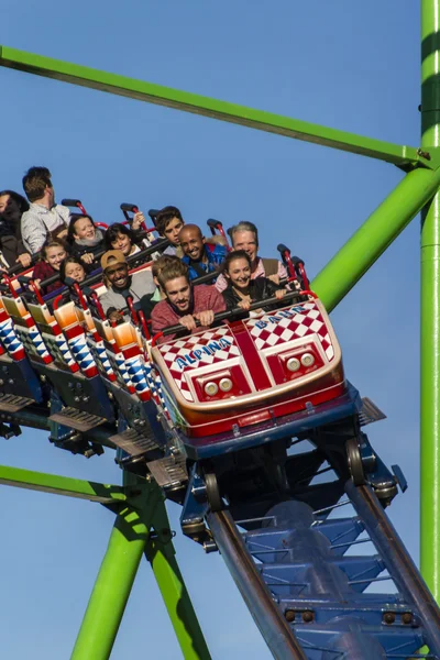 Jeździć roller coaster na Oktoberfest w Monachium, Niemcy, 2015 — Zdjęcie stockowe