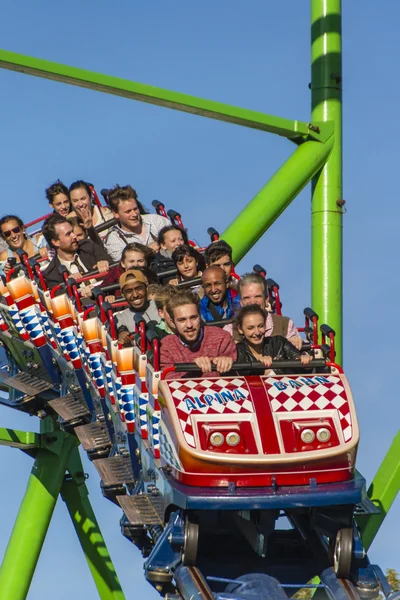 Jeździć roller coaster na Oktoberfest w Monachium, Niemcy, 2015 — Zdjęcie stockowe