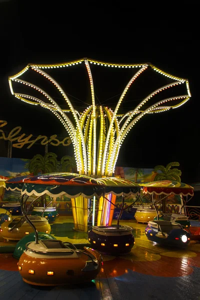 Passeio divertido de Calypso no Oktoberfest em Munique, Alemanha, 2015 — Fotografia de Stock