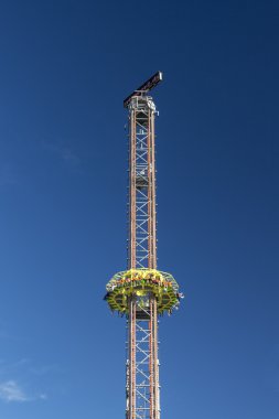Skyfall eğlenceli binmek Oktoberfest Münih, Almanya, 2015