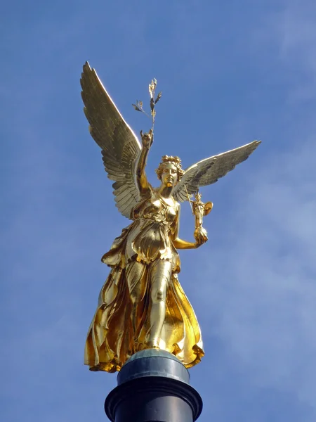 Golden statue Angel of Peace in Munich, Germany, 2009 — Stock Photo, Image