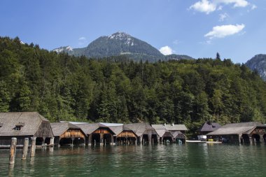 Boathouses Koenigssee göle yakın Berchtesgaden, Almanya, 2015