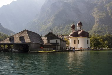 St Bartholomew's kilise Koenigssee Gölü yakınındaki bir Berchtesgaden, Almanya, 2015