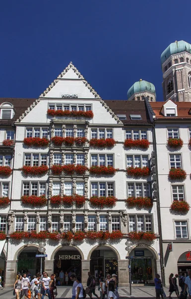 Hirmer and Frauenkirche in Munich, Germany, 2015 — Stock fotografie