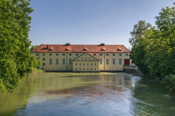 Edificio all'Isar-Werkkanal di Monaco di Baviera, 2015 — Foto Stock