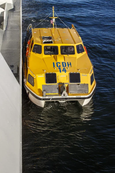 船のテンダー ボート、アメリカ合衆国、バーハーバー、2015年 — ストック写真