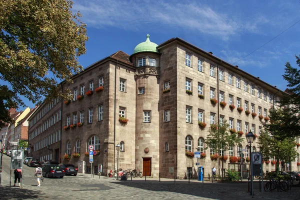 Διοικητικό κτίριο στη Νυρεμβέργη, Γερμανία, 2015 — Φωτογραφία Αρχείου