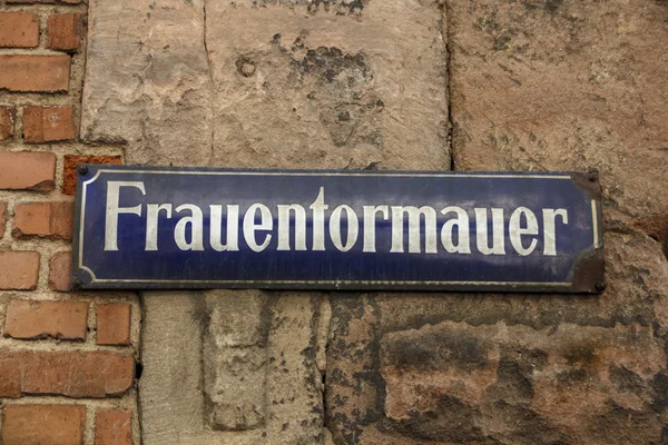 Mura cittadine lungo la Frauentorgraben a Norimberga, Germania, 2015 — Foto Stock