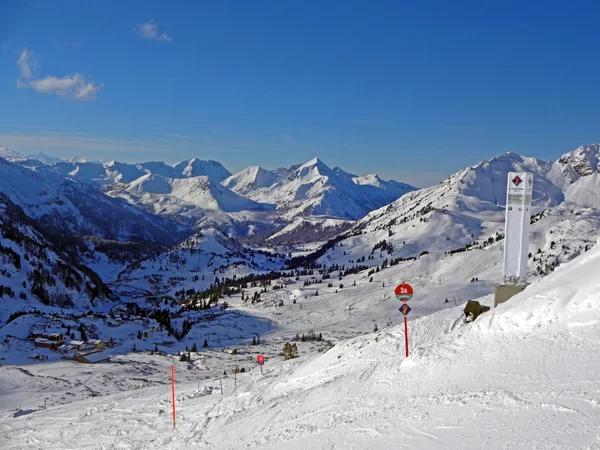 Obertauern en los Alpes con una hermosa vista panorámica de la montaña, Austria, 2015 —  Fotos de Stock