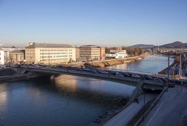 Ponte Lehener em Salzburgo durante a manhã, Áustria, 2015 — Fotografia de Stock