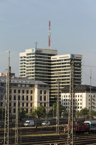 Bayerischer Rundfunk (bayerska sänder, Br) byggnad i München, Tyskland, 2015 — Stockfoto
