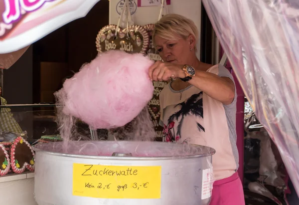 Making van candyfloss, Duitsland, 2015 — Stockfoto