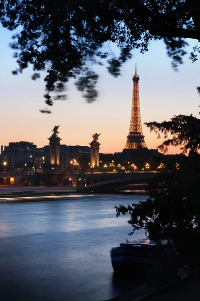 París al anochecer — Foto de Stock