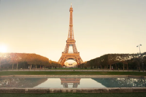 Torre Eiffel en París — Foto de Stock