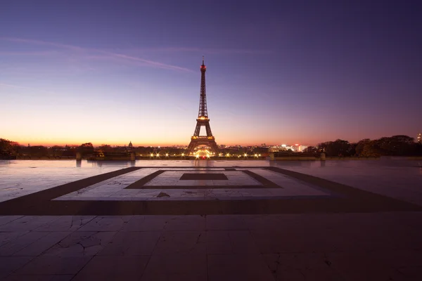 Eiffelova věž za soumraku — Stock fotografie