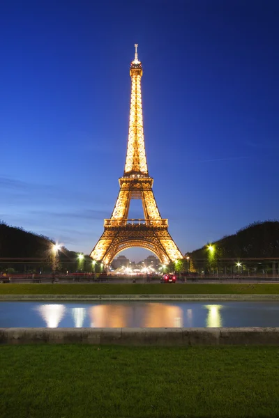 Torre Eiffel en París — Foto de Stock