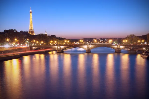 París al anochecer — Foto de Stock