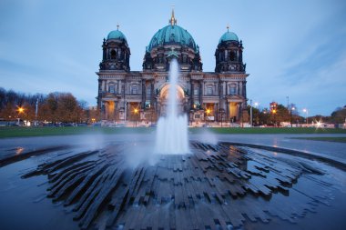 Berliner dom alacakaranlıkta