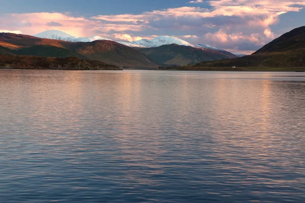 Ullapool bei Sonnenuntergang, Schottland — Stockfoto