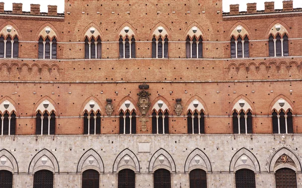 Палаццо Публико в Сиене, Италия — стоковое фото
