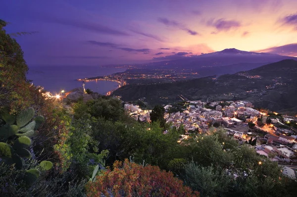 Monte Etna al atardecer en Sicilia, Italia — Foto de Stock