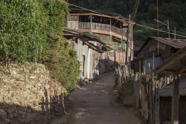 Doi Pui Köyü, Kuzey Tayland yerel evleri