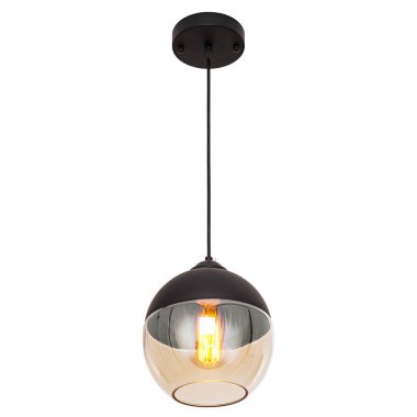 Beyaz arkaplanda izole edilmiş klasik tarzda avize