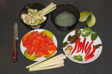 Asya çorba için malzemeler