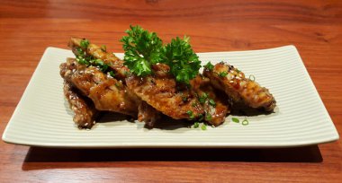 Susam teriyaki tavuk ahşap tablo