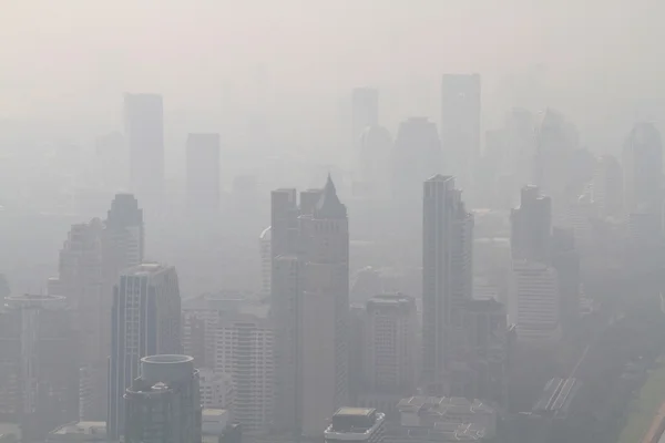 霧の深い朝、バンコク、タイの大都市 — ストック写真