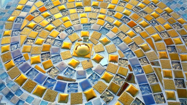 Padrão espiral piso em mosaico dourado Imagens De Bancos De Imagens