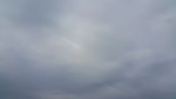 Облачное небо в сезон дождей — стоковое фото