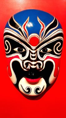 Çince Geleneksel Opera maskesi kırmızı zemin üzerine