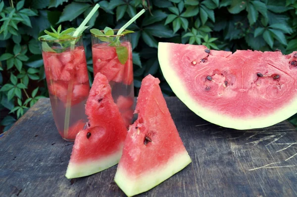 Entgiftungswasser mit Wassermelone und Minze — Stockfoto