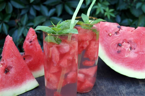 Entgiftungswasser mit Wassermelone und Minze — Stockfoto