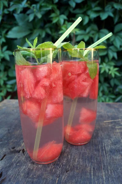 Entgiftungswasser mit Wassermelone und Minze — Stockfoto