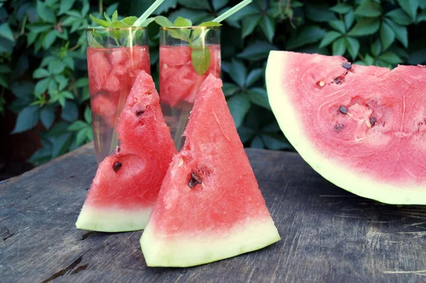 Entgiftungswasser mit Wassermelone und Minze — Stockfoto