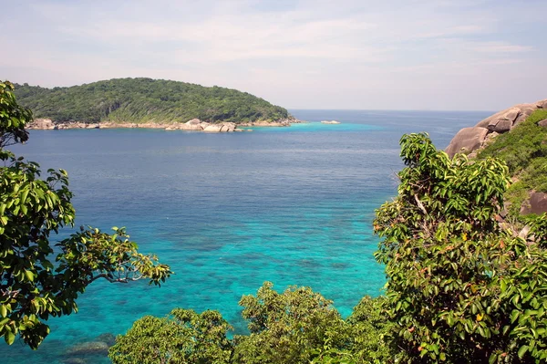 Isla Similan Grupo vista pont con aguas cristalinas, Parque Nacional Similan, Phang-nga, Tailandia — Foto de Stock