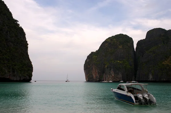 Maya Bay, Koh Phi Phi, Tailândia . — Fotografia de Stock