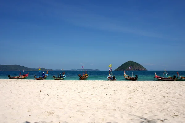 Praia branca, Ilha de Coral, Phuket, Tailândia — Fotografia de Stock