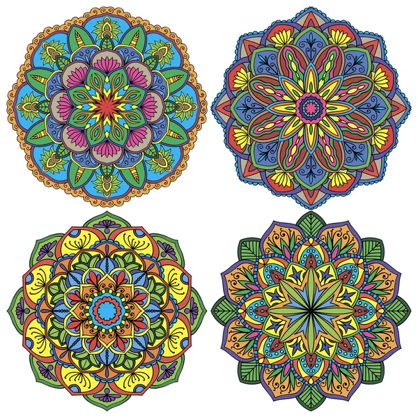 Renkli mandalalar kümesi. Dekoratif yuvarlak süsler. Tasarım öğeleri örgü. Yoga logolar, meditasyon poster için arka planlar. Oryantal vektör