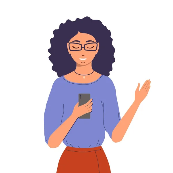 Una Mujer Joven Mira Teléfono Sonríe Ilustración Plana Vector Dibujos — Vector de stock