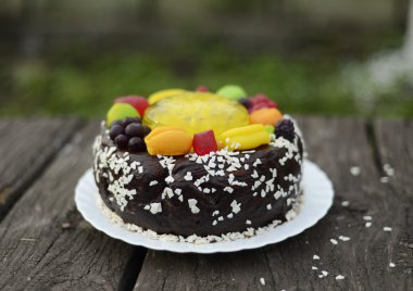  meyve ile çikolatalı kek