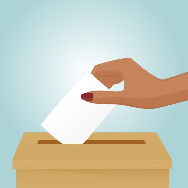 Afro Amerikalı kadın bir oylama kağıt kutuya koy.