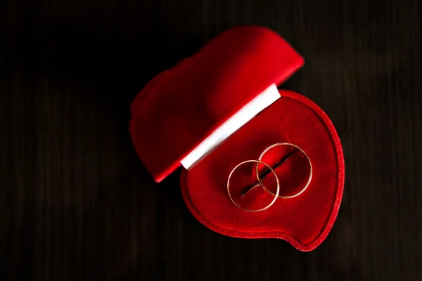Elegant wedding rings in a box — Stock Photo, Image