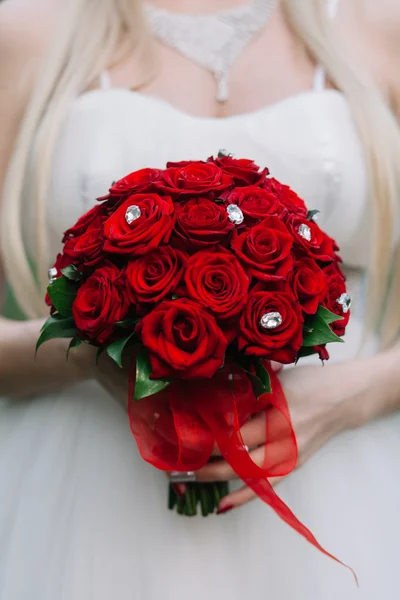 Bruids boeket met een rood lint — Stockfoto