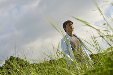 sazlık sabah yürüyen adam